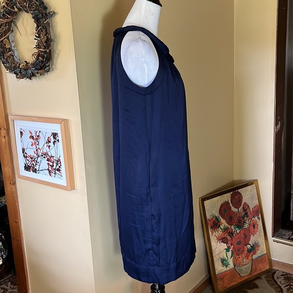 TALBOTS Size 10 Rolled Round  Neckline Summer Dress Classic Navy
$139 NEW - Picture 5 of 14